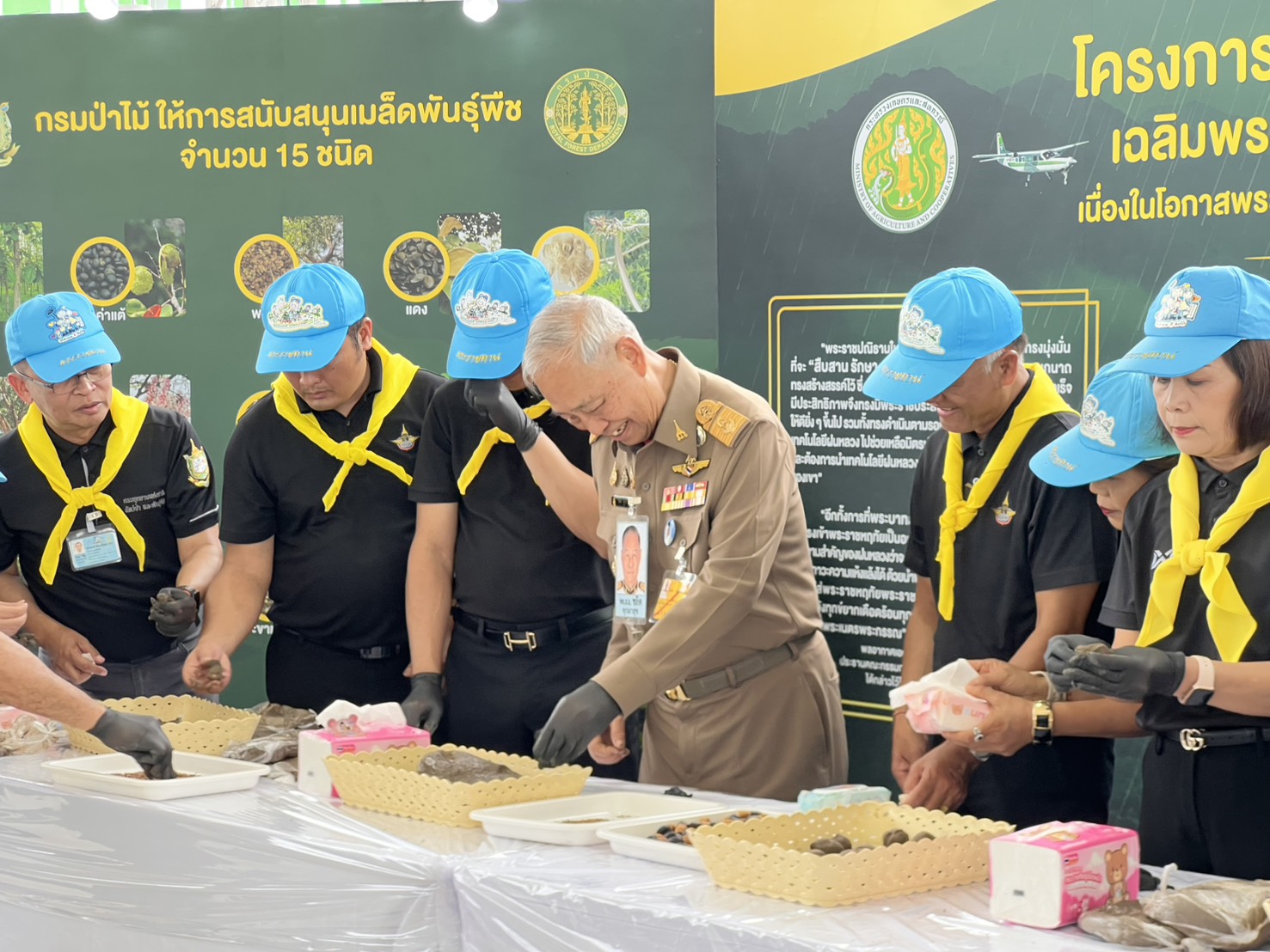 title - ปฏิรูปที่ดินจังหวัดเพชรบุรี พร้อมด้วย เจ้าหน้าที่ ส.ป.ก.เพชรบุรี ร่วมพิธีเปิดโครงการโปรยเมล็ดพันธุ์พืชทางอากาศเฉลิมพระเกียรติพระบาทสมเด็จพระเจ้าอยู่หัว เนื่องในโอกาสพระราชพิธีมหามงคลเฉลิมพระชนมพรรษา 28 กรกฎาคม 2569